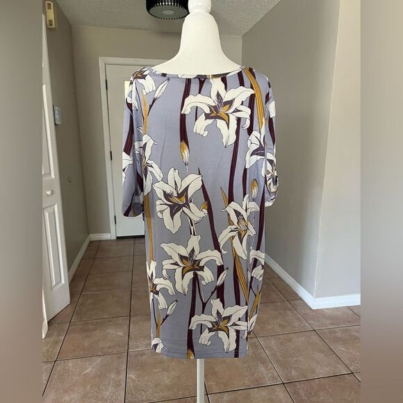 Misslook Woman’s Floral Top - Picture 2 of 8